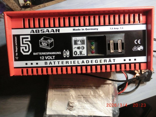 Akkumul�tor t�lt�,Absaar, �jszer�,doboz�ban
