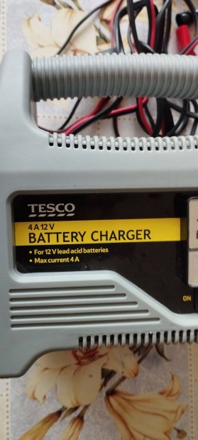 Akkumultortlt szemlygpkocsihoz