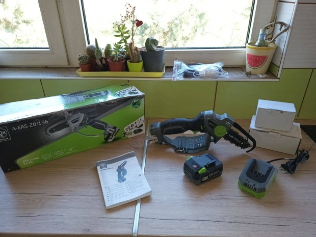 Akkus Lux-Tools Gallyazó Egykezes Láncfűrész Hibátlan!