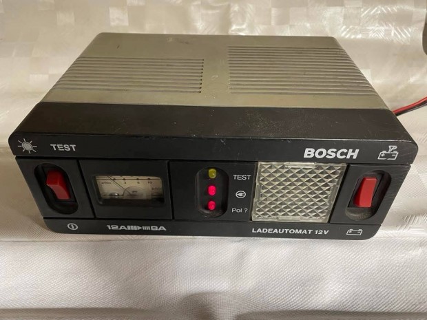 Akkutlt 12V/8A Bosch gyrtmny