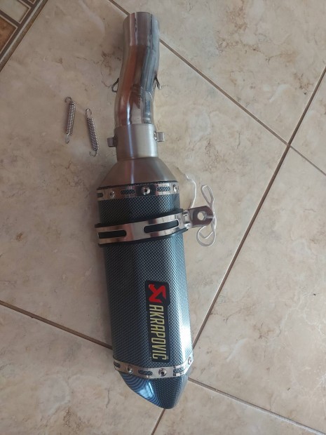 Akrapovic kipufogo elad