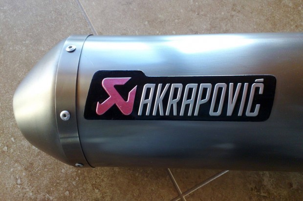 Akrapovic titán kipufogó komplett rendszer Yamaha T-Max 500
