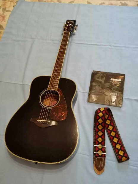 Akusztikus gitr Yamaha FG720S BK kiegsztkkel