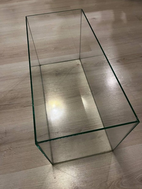 Akvárium eladó kisebb halaknak 58x28x24