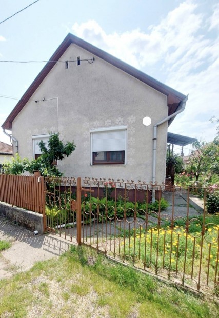 Alacsony rezsivel rendelkez�, 2 szob�s h�z Hajd�n�n�son 