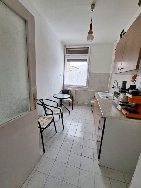 Alak�tsa saj�t ig�nyei szerint  kiv�l� elhelyezked�s, remek