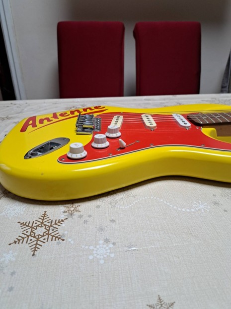 Alba stratocaster gitr.