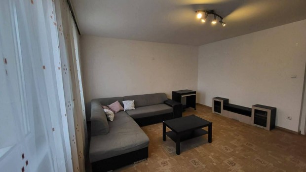 Alb�rlet a Palotav�rosn�l (Sz�kesfeh�rv�r, Cserepes k�z)