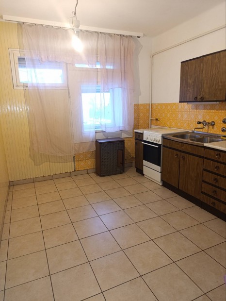 Alb�rlet kiad� Zalaegerszegen P�terdombon