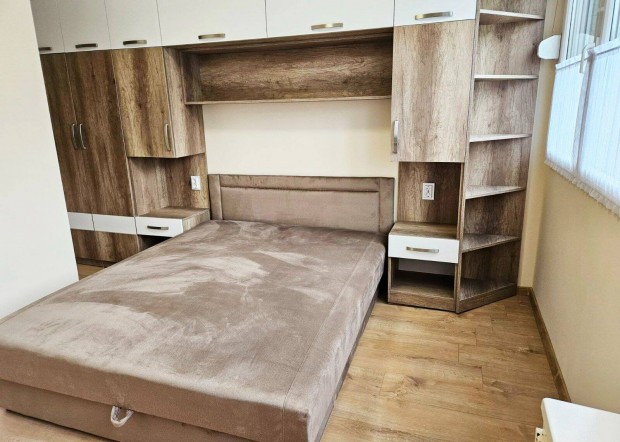 Alb�rlet kiad� a J�sa Andr�s k�rh�z k�zel�ben!