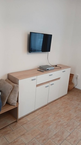 Alb�rlet kiad� kertes h�zban. 