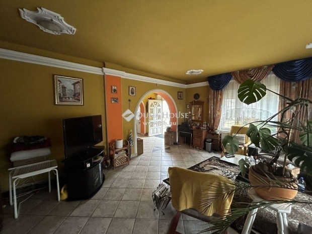 Albertirsai 149 nm-es h�z elad�