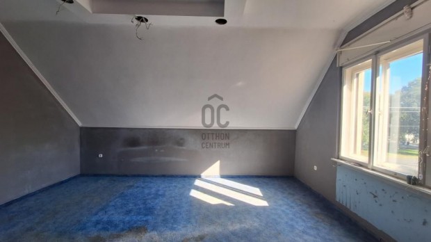 Albertirsai 178 nm-es h�z elad�