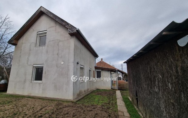 Albertirsai elad� 148 nm-es h�z