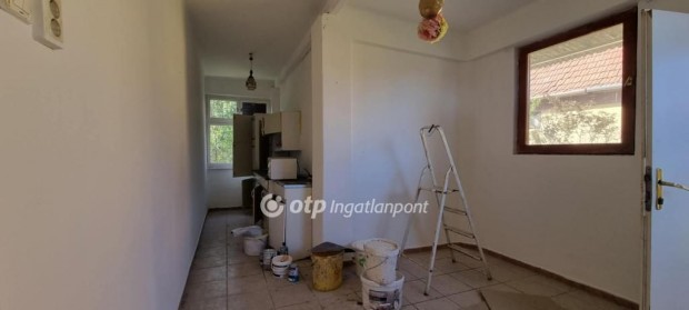 Albertirsai elad� 85 nm-es h�z