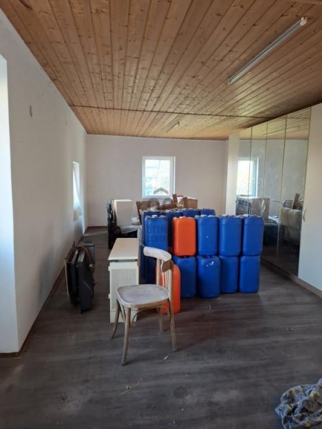 Albertirsai elad� 86 nm-es h�z