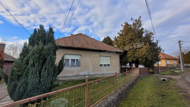 Albertirsai tégla falazatú családiház eladó