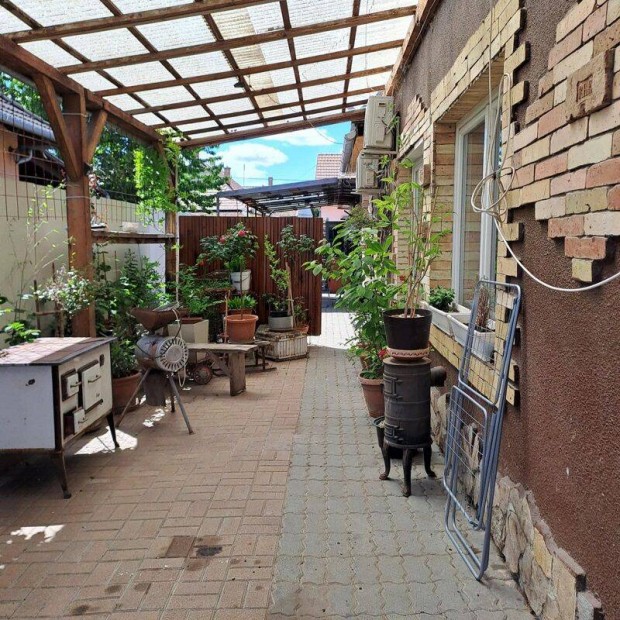 Albertirsán 5 szoba + nappalis társasházi lakás 230 m2 udvarrésszel