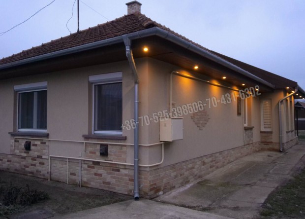 Albertirs�n ig�nyes csal�di f�szek elad�