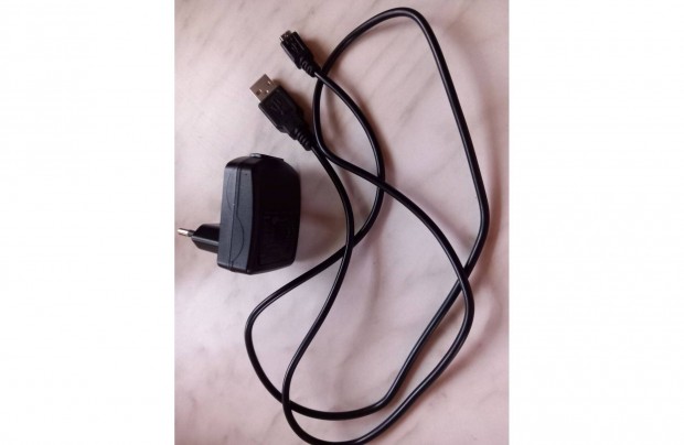 Alcatel töltő adapter (fej) 2 db és USB A- USB micro-B töltőkábel