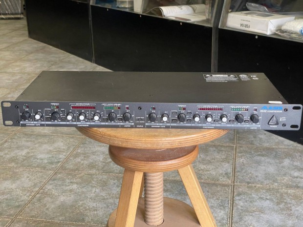 Alesis 3632 Kompresszor