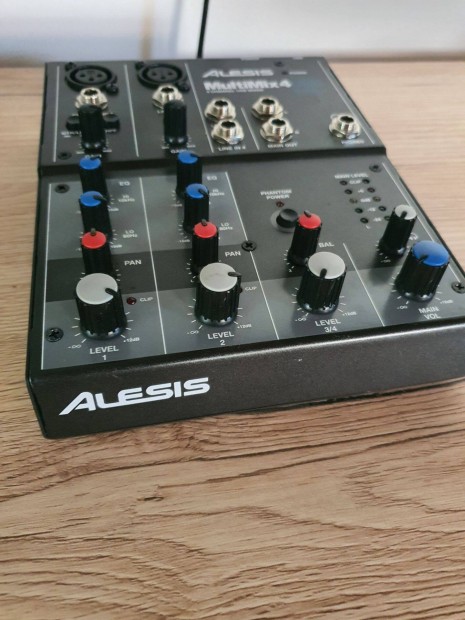 Alesis multimix 4 usb 4 csatorns asztali kever