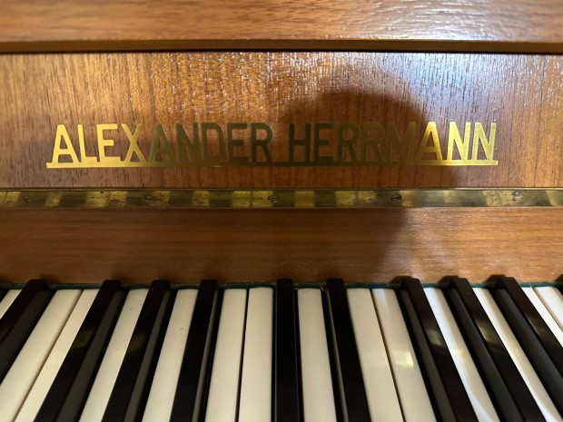 Alexander Herrmann pianino elad