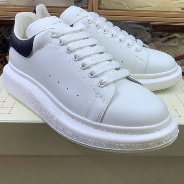 Alexander Mcqueen sneaker top quality, sosem viselt