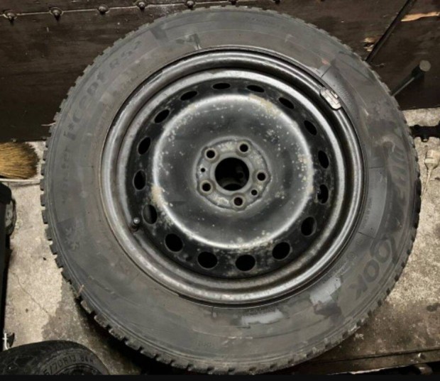 Alfa 147 GT 156 felni lemezfelni 185/65 R15 DOT21 téli gumival