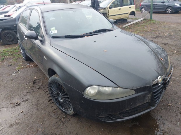 Alfa 147 facelift karosszria elemei