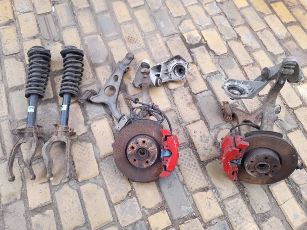 Alfa 156 féknyereg féktuskó féktárcsa gólyaláb rugó