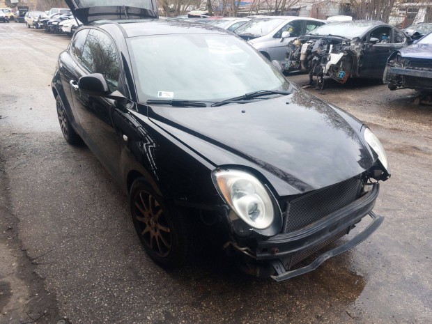 Alfa Mito karossz�ria elemei fekete