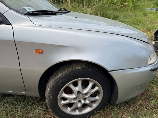 Alfa Romeo 147(00-)1.6 16 V T.Spark jobb első sárvédő 