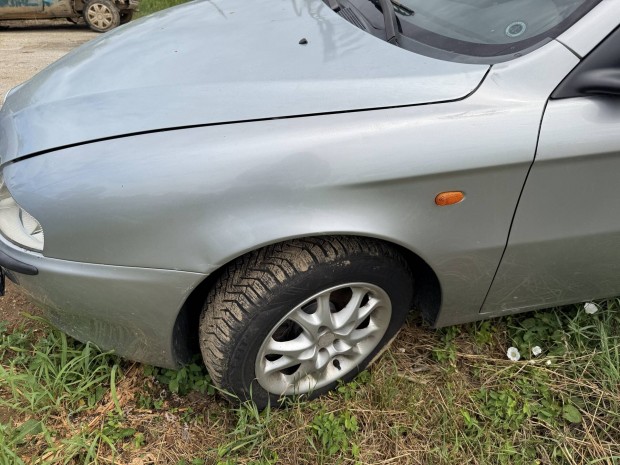 Alfa Romeo 147(00-) 1.6 16 V T. Spark bal első sárvédő 