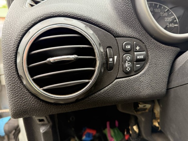 Alfa Romeo 147(00-) 1.6 16 V T .Spark bal első szellőző