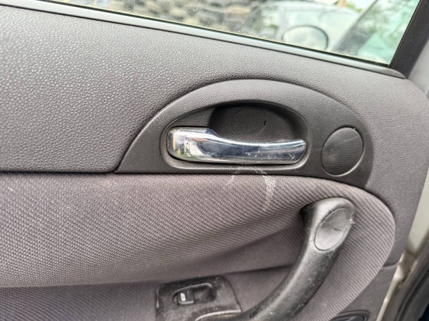 Alfa Romeo 147(00-) 1.6 16 V T. Spark bal hátsó belső kilincs