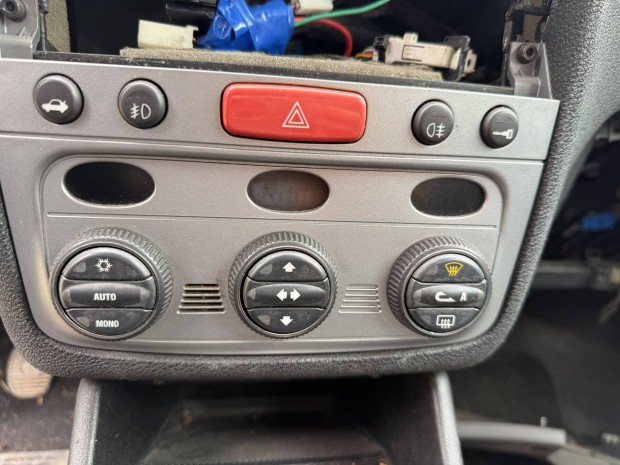 Alfa Romeo 147(00-) 1.6 16 V T .Spark fűtés kapcsoló manuális klímás 