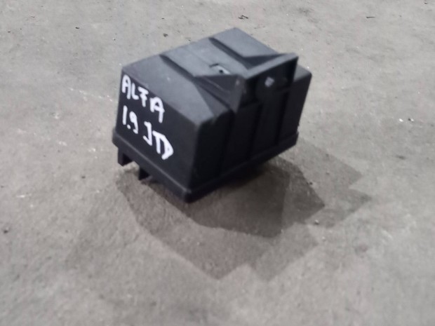 Alfa Romeo 147 156 159 Brera Citroen C5 C6 98- Izzítórelé relé 8001