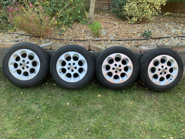 Alfa Romeo 147 15 col 5x98 nagyon j tli gumikkal 13e Ft/db