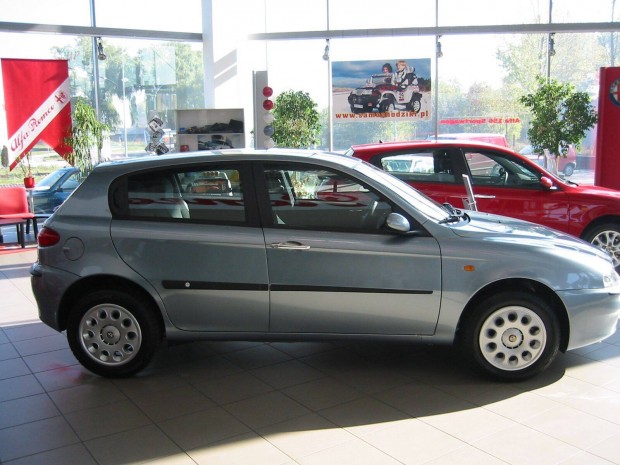 Alfa Romeo 147 Ajtóvédő Díszléc Oldalcsík