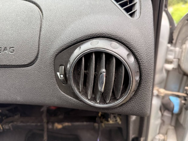 Alfa Romeo 147 (00-) 1.6 16B T.Spark jobb első szellőző