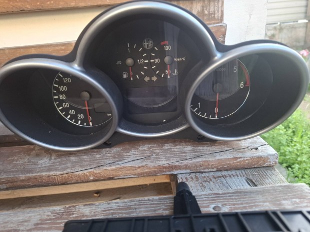 Alfa Romeo 147 óracsoport, km óra