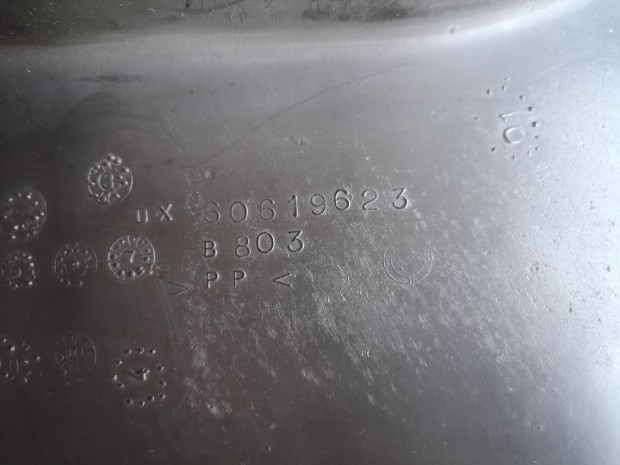 Alfa Romeo 156 jobb első dobbetét kerékjárati műanyag