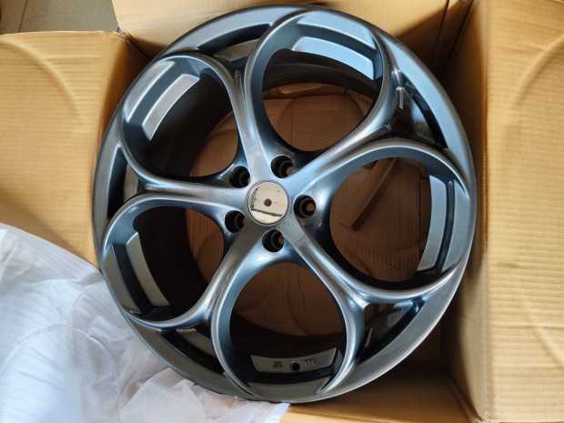 Alfa Romeo 159, Giulia, stb. 5x110 lyukoszt�s� 8,5JJ 19" �j alufelni