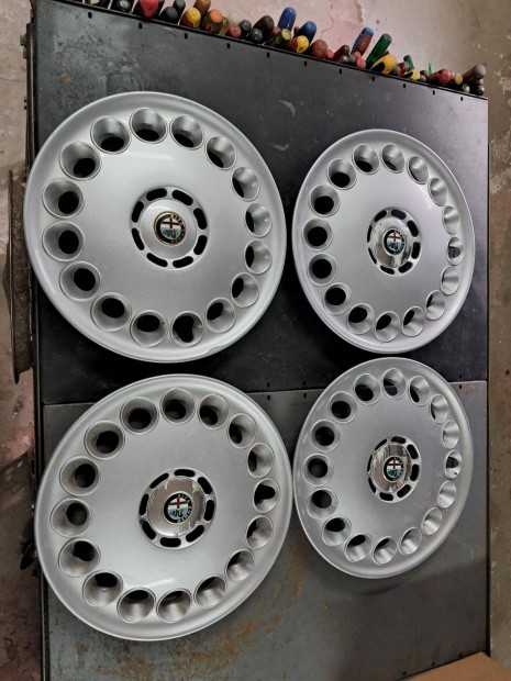 Alfa Romeo 15" gyári dísztárcsa garnitúra (4db)