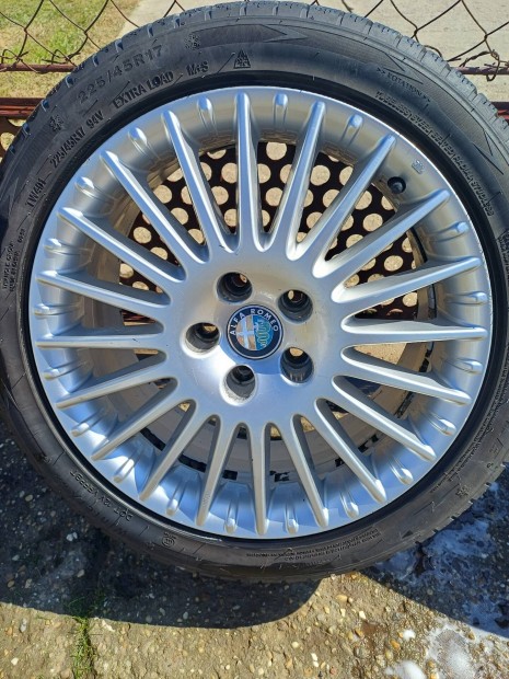 Alfa Romeo 17" felni 225/45R17 téli nyári gumigarnitúrával
