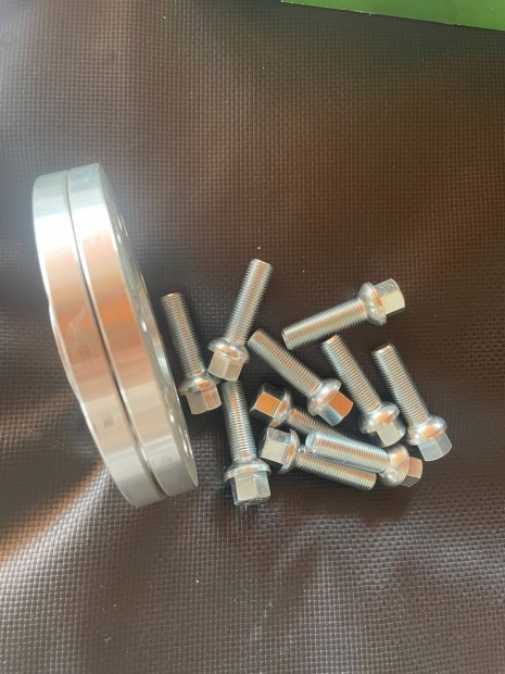 Alfa Romeo 2db új nyomtávszélesítő csavarral több méretben