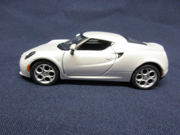 Alfa Romeo 4C fehr szn modell aut