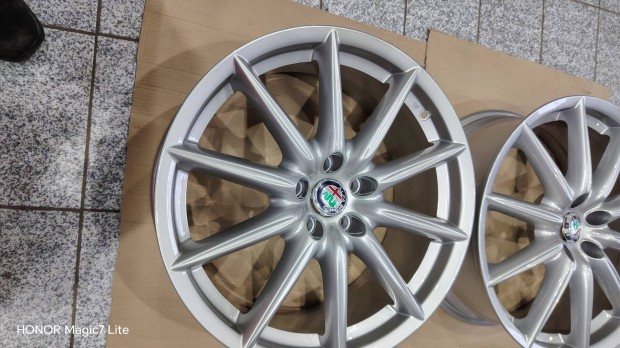 Alfa Romeo 5x110 r19 ti felniszett 