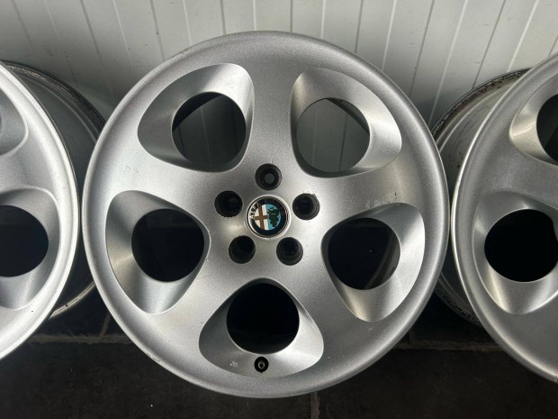 Alfa Romeo 5x98 6,5J 16" gyri alufelni garnira